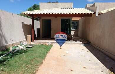 Imagem: A casa possui 2 Dormitórios, 1 Banheiro, 2 Vagas na garagem