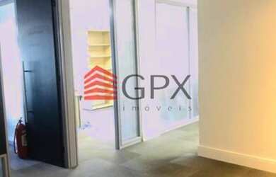 Imagem: O depósito possui 5 Vagas na garagem, 590m² de Área e está