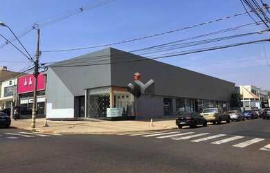 Imagem: O depósito possui 5 Vagas na garagem, 570m² de Área e está