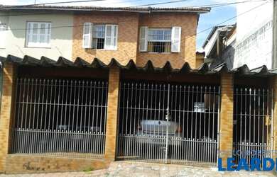 Imagem: A casa possui 5 Dormitórios, 3 Banheiros, 3 Vagas na garagem