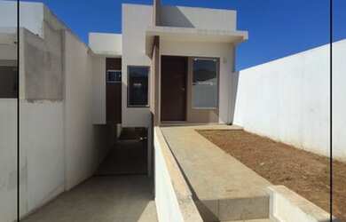 Imagem: A casa possui 2 Dormitórios, 2 Banheiros, 4 Vagas na garagem