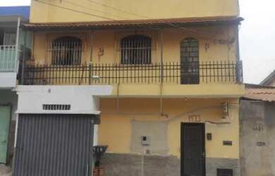 Imagem: A casa possui 3 Dormitórios, 2 Banheiros, 1 Vaga na garagem