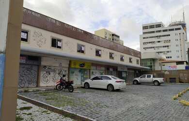 Imagem: O depósito possui 5 Vagas na garagem, 37m² de Área e está