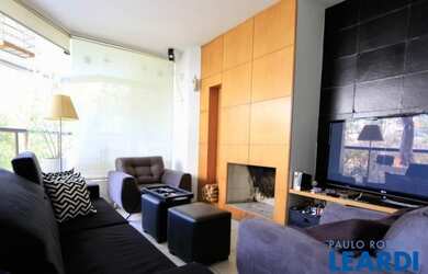 Imagem: O apartamento possui 2 Dormitórios, 1 Banheiro, 3 Vagas na