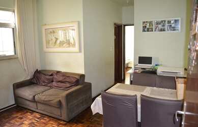 Imagem: O apartamento possui 2 Dormitórios, 1 Banheiro, 1 Vaga na garagem