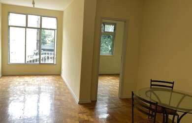 Imagem: O apartamento possui 3 Dormitórios, 1 Banheiro, 95m² de Área