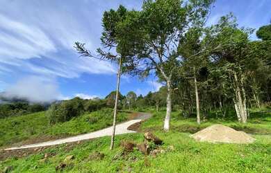 Imagem: O terreno está localizado em Urubici, SC à venda por R$395.000
