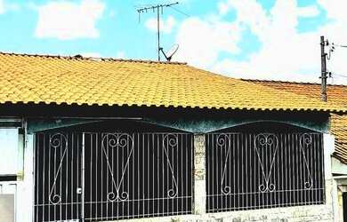 Imagem: A casa possui 3 Dormitórios, 1 Banheiro, 5 Vagas na garagem