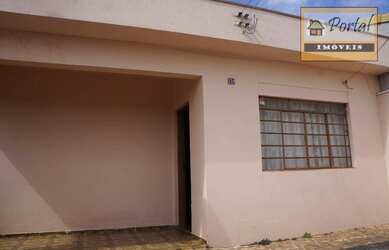 Imagem: A casa possui 2 Dormitórios, 2 Banheiros, 2 Vagas na garagem