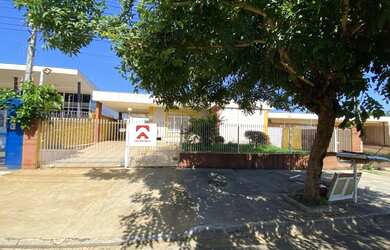 Imagem: O depósito possui 4 Vagas na garagem, 385m² de Área e está