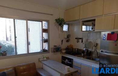 Imagem: O apartamento possui 1 Dormitório, 1 Banheiro, 1 Vaga na garagem