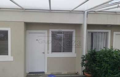 Imagem: A casa em condomínio possui 3 Dormitórios, 3 Banheiros, 2