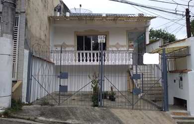 Imagem: A casa possui 2 Dormitórios, 2 Banheiros, 2 Vagas na garagem