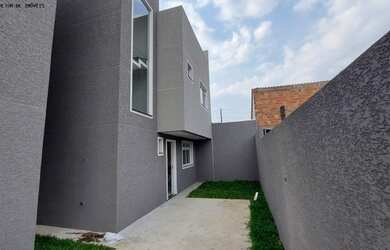 Imagem: A casa possui 3 Dormitórios, 3 Banheiros, 2 Vagas na garagem