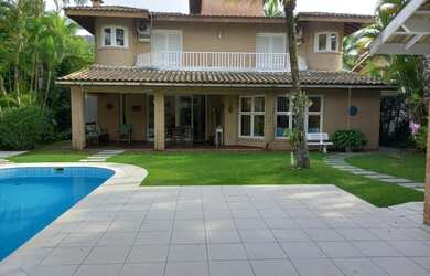 Imagem: A casa em condomínio possui 5 Dormitórios, 5 Banheiros, 4