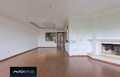 Imagem: A casa possui 4 Dormitórios, 5 Banheiros, 3 Vagas na garagem