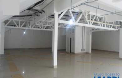 Imagem: O depósito possui 2 Vagas na garagem, 400m² de Área e está