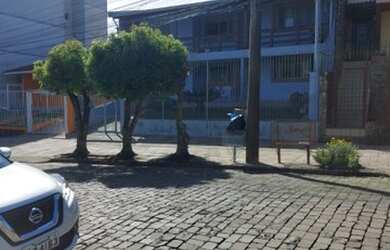 Imagem: A casa possui 5 Dormitórios, 5 Banheiros, 5 Vagas na garagem