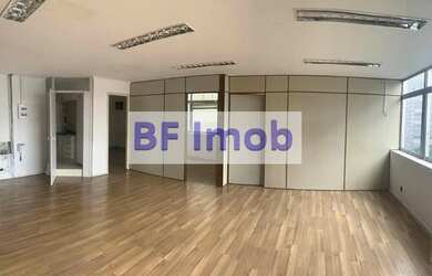 Imagem: O depósito possui 2 Vagas na garagem e 88m² de Área e está