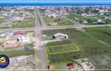 Imagem: O terreno possui 300m² de Área e está localizado em Balneário