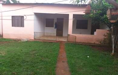 Imagem: A casa possui 3 Dormitórios, 2 Banheiros, 360m² de Área e