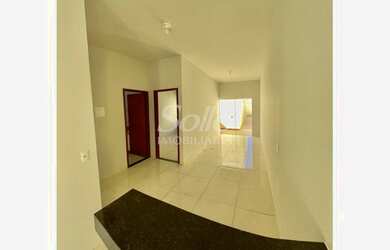 Imagem: A casa possui 2 Dormitórios, 1 Banheiro, 1 Vaga na garagem