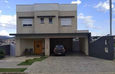 Imagem: A casa em condomínio possui 4 Dormitórios, 5 Banheiros, 2