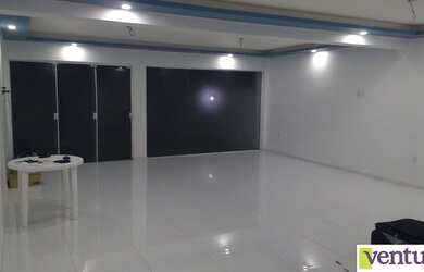 Imagem: A casa e possui 2 Dormitórios, Suítes, 2 Banheiros, 3 Vagas