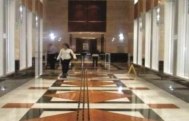 Imagem: O depósito possui 5 Vagas na garagem, 935m² de Área e está