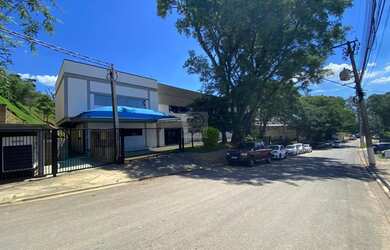 Imagem: O depósito possui 5 Vagas na garagem, 1.700m² de Área e