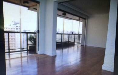 Imagem: O apartamento possui 4 Dormitórios, 3 Banheiros, 240m² de