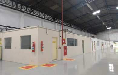 Imagem: O depósito possui 5 Vagas na garagem e 11300m² de Área e