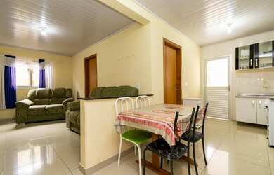 Imagem: A casa possui 3 Dormitórios, 1 Banheiro, 3 Vagas na garagem