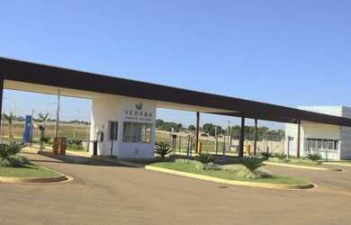 Imagem: O terreno possui 300m² de Área e está localizado em Aponiã