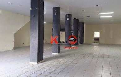 Imagem: O depósito possui 3 Vagas na garagem e 520m² de Área e está