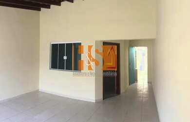 Imagem: A casa possui 3 Dormitórios, 2 Banheiros, 2 Vagas na garagem