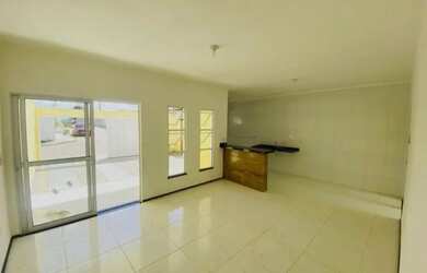 Imagem: A casa possui 3 Dormitórios, 2 Banheiros, 1 Vaga na garagem