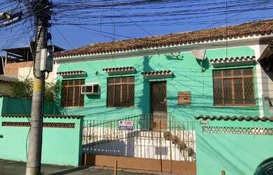 Imagem: A casa possui 3 Dormitórios, 1 Banheiro e está localizado