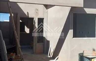 Imagem: A casa possui 2 Dormitórios, 1 Banheiro, 1 Vaga na garagem