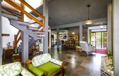 Imagem: A casa possui 5 Dormitórios, 4 Banheiros, 3 Vagas na garagem