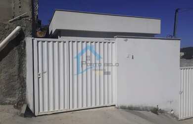 Imagem: A casa possui 2 Dormitórios, 1 Banheiro, 2 Vagas na garagem