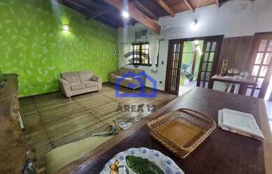 Imagem: A casa possui 3 Dormitórios, 3 Banheiros, 5 Vagas na garagem