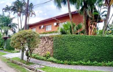 Imagem: A casa possui 4 Dormitórios, 5 Banheiros, 3 Vagas na garagem