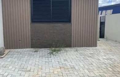 Imagem: A casa possui 2 Dormitórios, 2 Banheiros, 1 Vaga na garagem