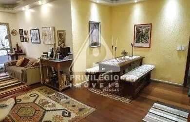 Imagem: O apartamento possui 3 Dormitórios, 2 Banheiros, 2 Vagas na