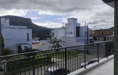 Imagem: A casa e possui 3 Dormitórios, Suítes, 1 Banheiro, 2 Vagas