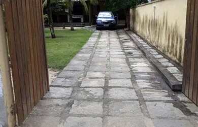 Imagem: A casa possui 2 Dormitórios, 3 Banheiros, 1 Vaga na garagem