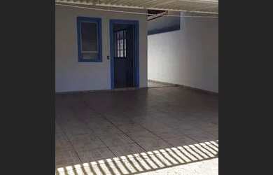 Imagem: A casa possui 1 Dormitório, 2 Banheiros, 2 Vagas na garagem