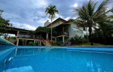 Imagem: A casa em condomínio possui 5 Dormitórios, 5 Banheiros, 5