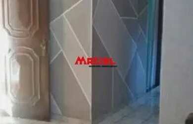 Imagem: A casa à venda possui 2 Dormitórios, 2 Banheiros, 1 Vaga na